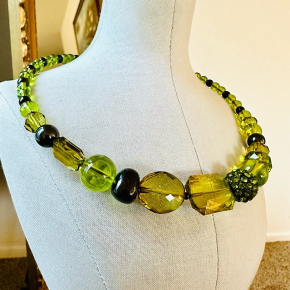 Green Glass Statement Necklace - Picture 8 of 12
